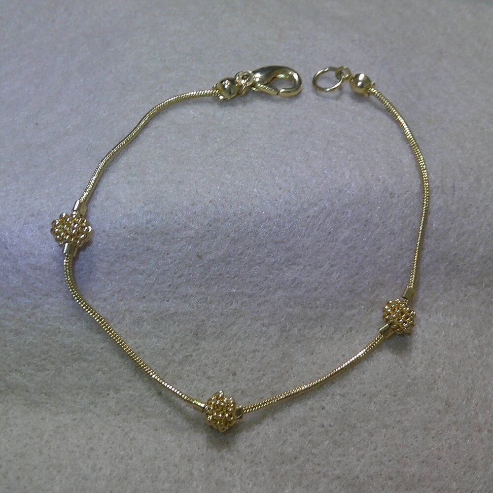 1pc.  Ladies Small Gold Tone Bracelet